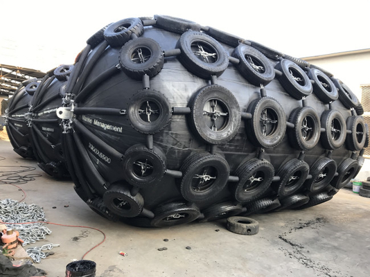 Schwarze sich hin- und herbewegende pneumatische Gummipuffer