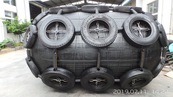 Pneumatischer Fender LKW-Reifen-Yokohamas schreibt Gummi-anlegenden Schutz des Schiffs-80kpa