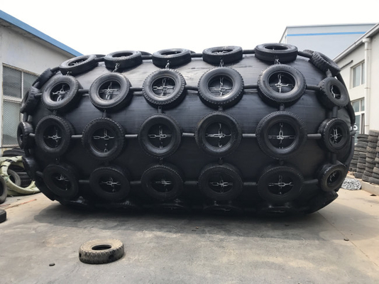 Schiff, das aufblasbarer Gummipuffer-pneumatischen Kettennetz-Flugzeug-Reifen-Fender ankoppelt
