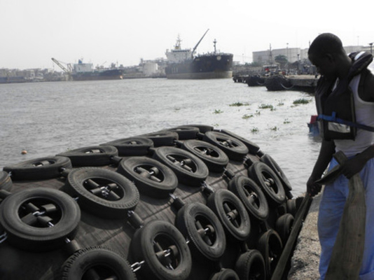 Pneumatischer Fender Riemen-aufblasbarer Boots-Fender-Marine Rubbers 0.05mpa Yokohama