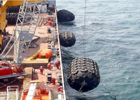 Boots-sich hin- und herbewegendes Fender-Yokohama-Dock Stoß-Marine Rubber Fenders festmachen